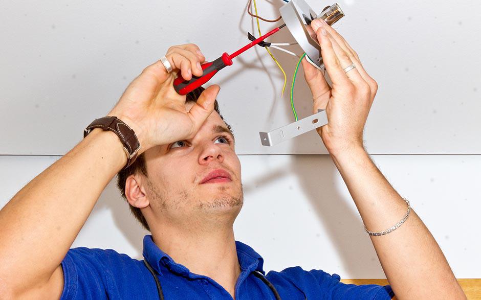 recherche travail électricien bâtiment Paris 7